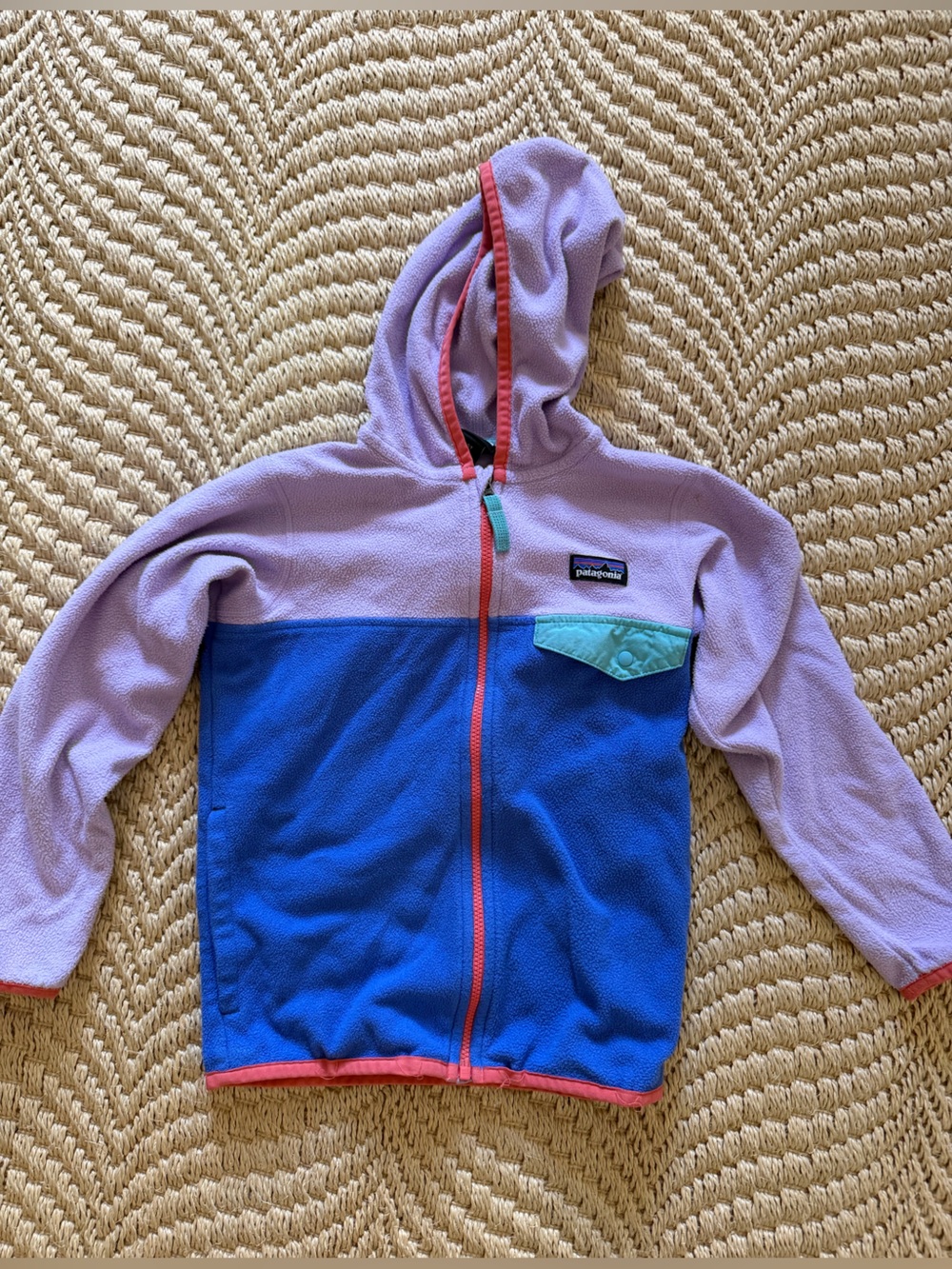 Patagonia Kids Lavender and Royal Blue Colorblock Fleece Hoodie, size 5